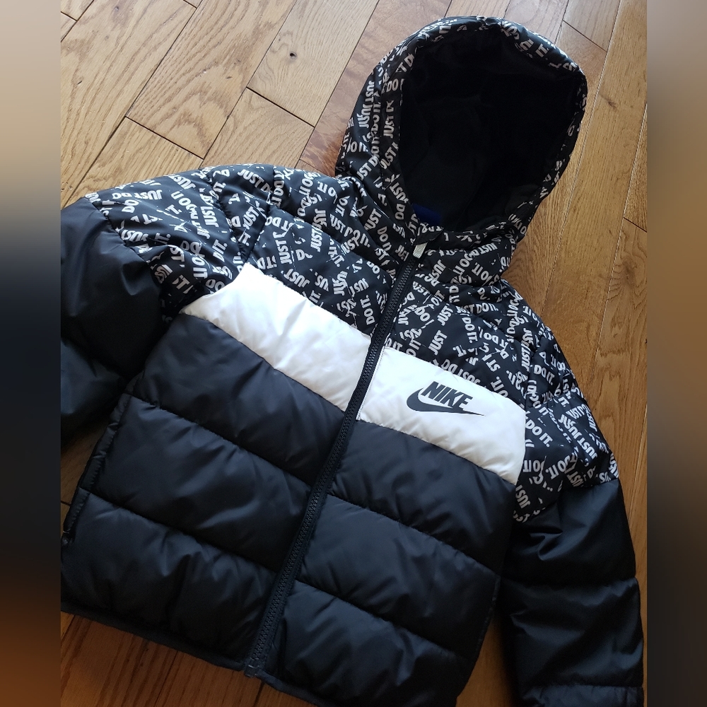 Nike Boy Black & White Puffer Coat Sz. 7 Large